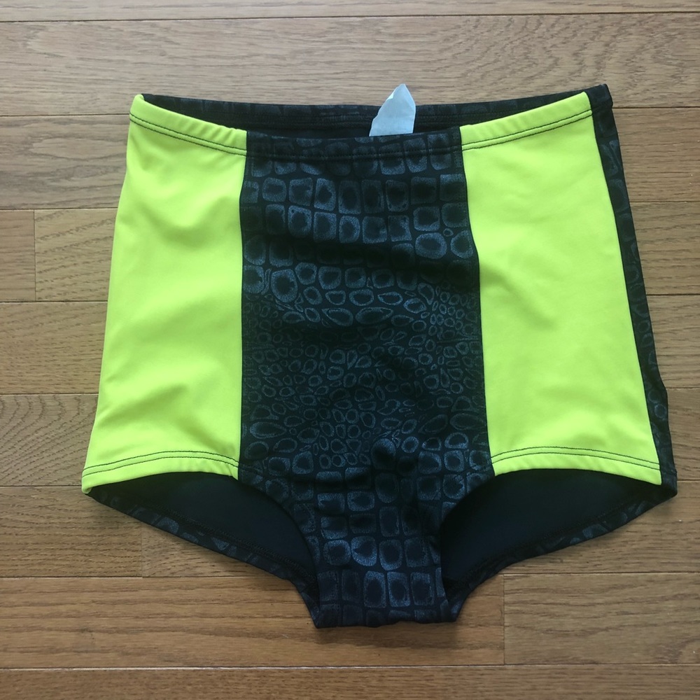 Onzie High Waisted Hot Yoga Shorts One Size
